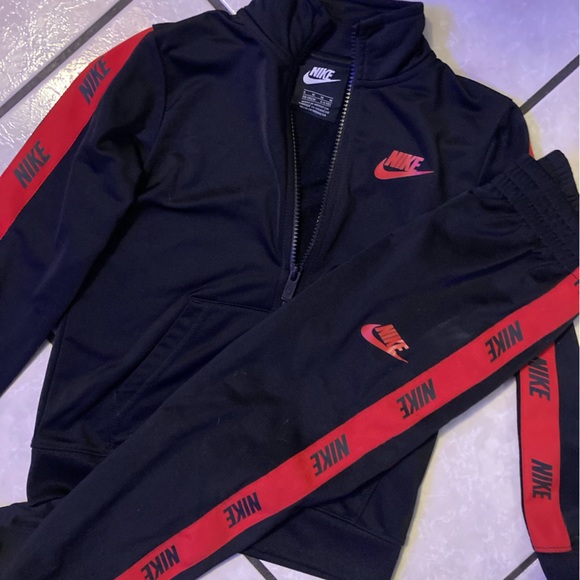 Nike Other - Nike boy 👦 tracksuit Jacket and Joggers, 2 piece set